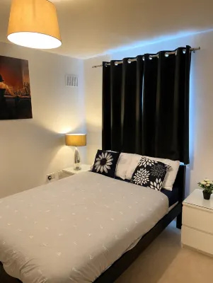Cozy en-Suite Room in a 2Bedrm Aprt w FastWiFi, Free Parking - ห้องครัว