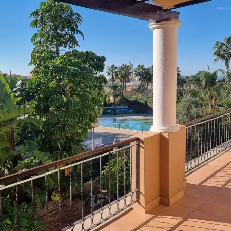 Algarve Stunning Villa by Homing