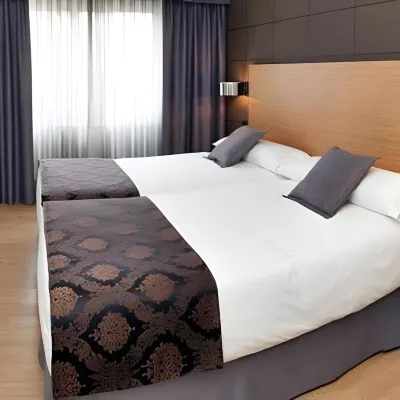 Hotel Universal Hoteles cerca de Estadio Multiusos Fontes do Sar