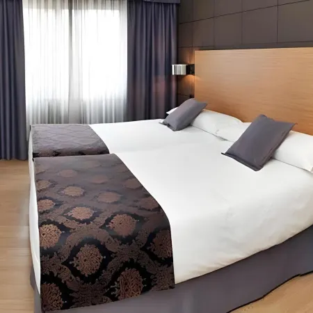 Hotel Universal Отели рядом с достопримечательностью «Площадь Галисии»