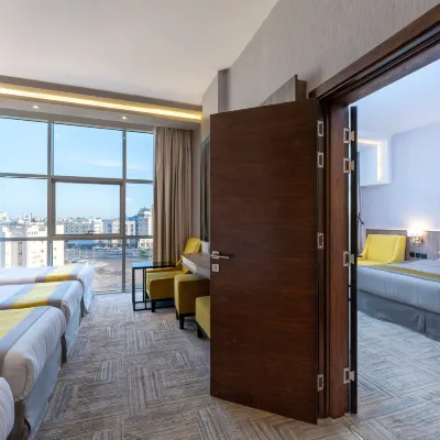 The Seasons Hotels Hotels near Sayed Al Shuhadaa Field