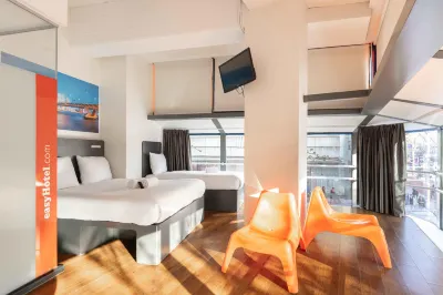 easyHotel Rotterdam City Centre Отели в г. 