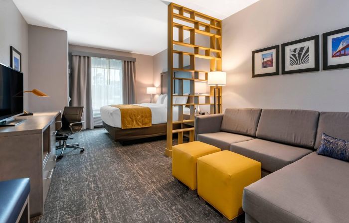 Comfort Inn & Suites Jacksonville - Orange Park Near Naval Air Station