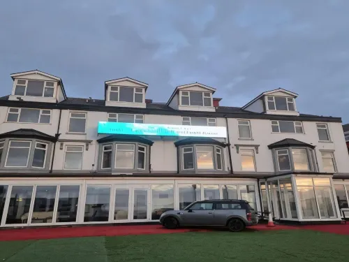 South Beach Kings Promenade Hotel