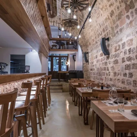 10GR Boutique Hotel & Wine Bar