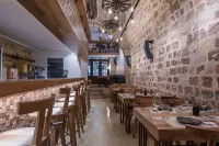 10GR Boutique Hotel & Wine Bar