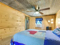Cabin w/ Dock on Hubbard Creek Lake: Pets Welcome! スティーブンズのホテル