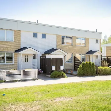 Fully Renovated 4BR Home with Modern Kitchen