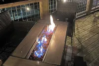 Hilltop Hideaway w/ Scenic Views & Hot Tub! - Wifi