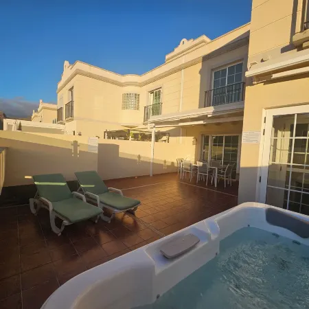 Luxury Renovated Duplex with Pools Private Jacuzzi