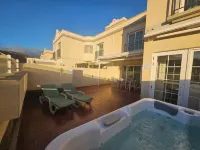 Luxury Renovated Duplex with Pools Private Jacuzzi - Bathtub