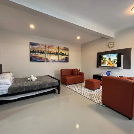 Stay at Diez R1, Queen Bed and Private Kitchen