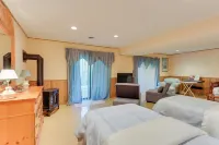 West Virginia Home w/ Deck on Golf Course - Homestays