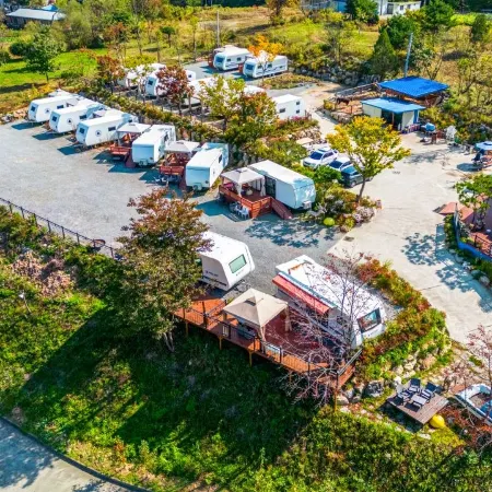 Gapyeong Namiseom Marina Caravan Park Отели рядом с достопримечательностью «Железнодорожный парк в Капхёне»