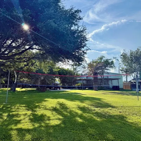 Charming studio with AC , WiFi, and 325 ft fishing pier with fishing lights.