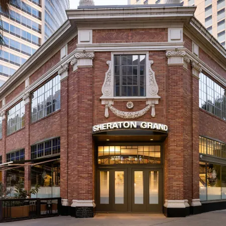 Sheraton Grand Sacramento Hotel Отели рядом с достопримечательностью «Капитол Парк»