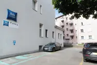 盧塞恩城宜必思快捷飯店 - 停車場