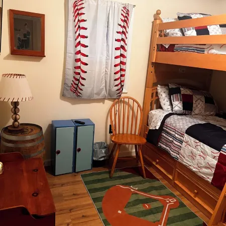 The Eagles Nest A Charming 4-bedroom cabin on Lake Canadarago