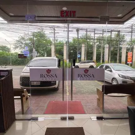 Rossa Hotel Clark near Airport