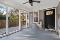 5BR Hot tub Pool Table Mins to Beale - Homestays