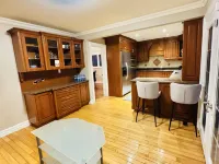 Top Executive 10 bedroom Home Near Airport Hotels near Lisgar