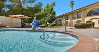 Heritage Inn Express Roseville - Pools