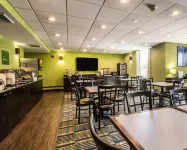 Comfort Inn & Suites Lantana - West Palm Beach South - 2-Star