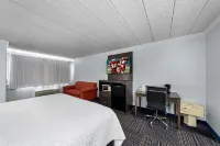 Admiralty Inn & Suites - a Red Collection Hotel - Gym