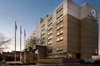 DoubleTree by Hilton St. Paul East - parking