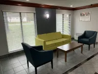 HomeTowne Studios by Red Roof Egg Harbor–Atlantic City Airport - parking