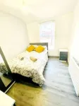 Beautiful 4-Bedroom Home for 8 in Liverpool - Pensions