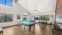 Cabriolet Chalet by Avantstay King Suite + Bunk Loft + BBQ Deck Walk to Lift + Pool Access - Apartments