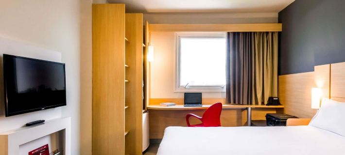 Ibis Saint-Genis-Pouilly Genève Hotels in Ain