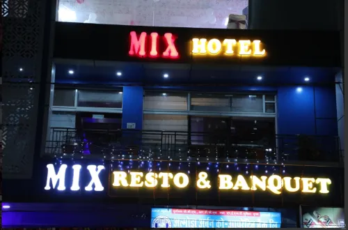 Mix Grand Family Restaurant - موقف سيارات