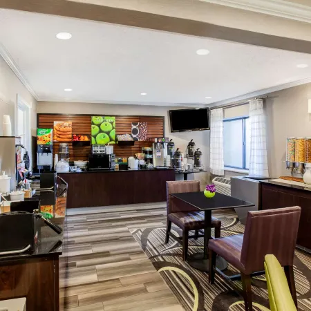 La Quinta Inn & Suites by Wyndham Houston Baytown East