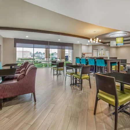 La Quinta Inn & Suites by Wyndham Houston Humble Atascocita
