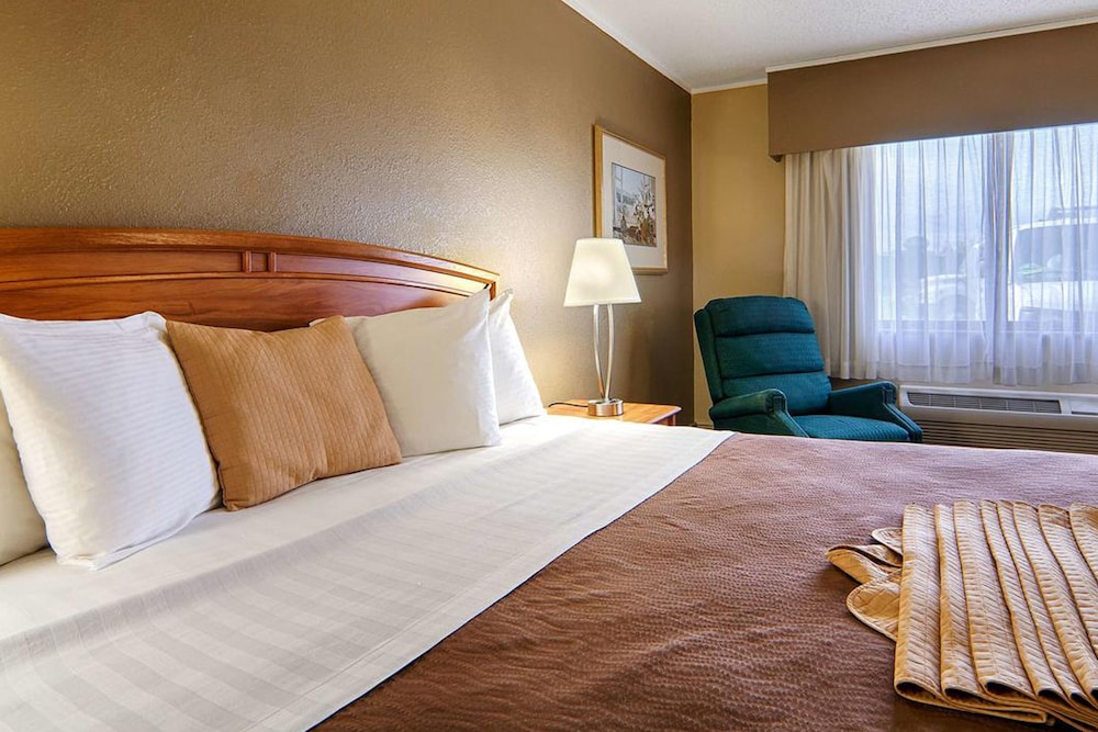 Norwood Inn & Suites Mankato