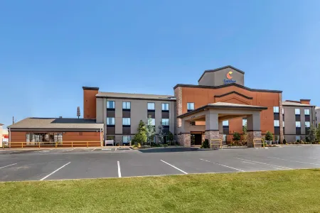 Comfort Inn & Suites Pauls Valley - City Lake Отели в г. Полс Вэлли