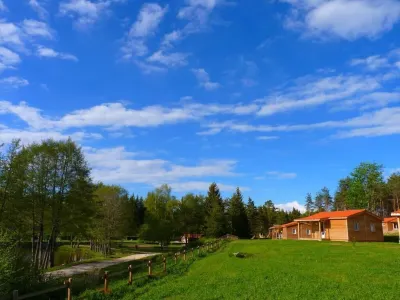 Les Chalets du Haut-forez Hôtels à : Saint-Julien-d'Ance