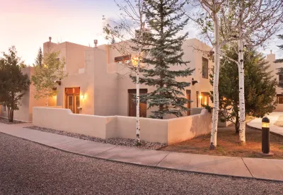 Club Wyndham Taos Отели рядом с достопримечательностью «Rc gorman navajo gallery»