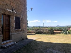 Charming 5-Bed Villa in Pitigliano Tuscany