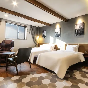 Central Hotel