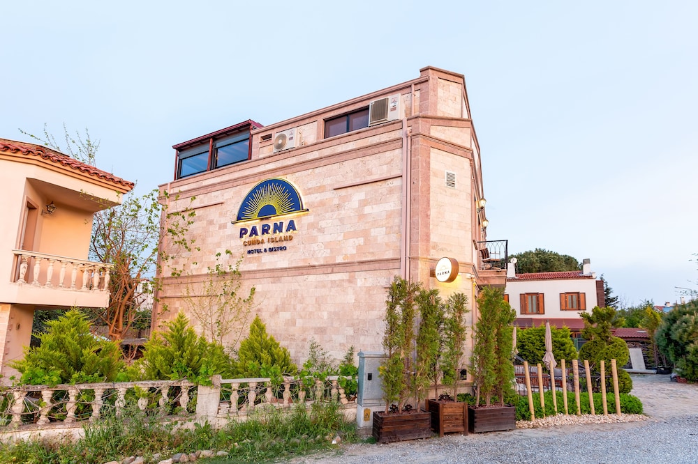 Parna Hotel