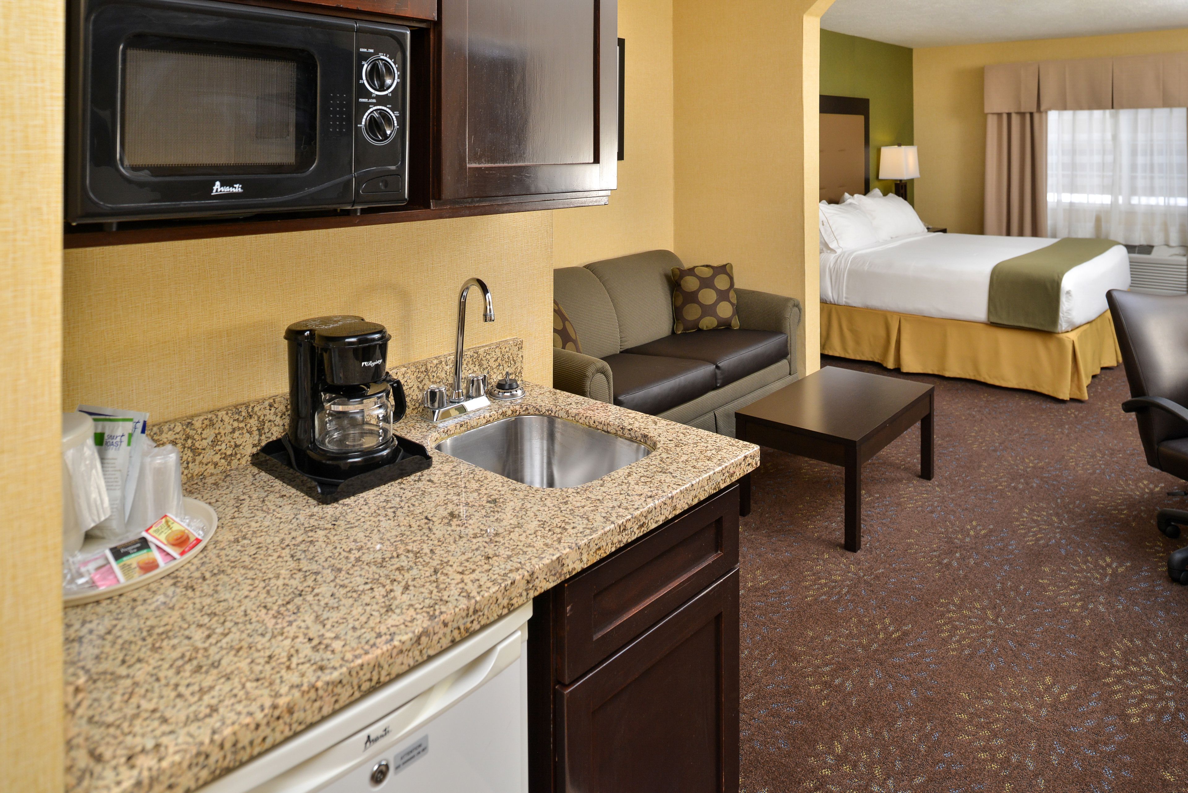 Holiday Inn Express Hotel & Suites Charlotte, an Ihg Hotel