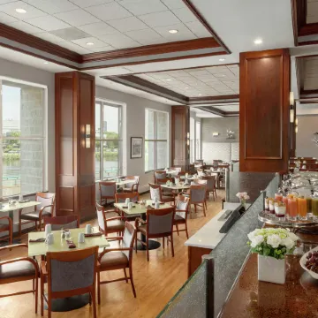 DoubleTree Suites by Hilton Hotel Boston - Cambridge