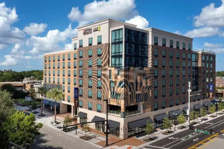 Hilton Garden Inn Orlando Downtown Отели рядом с достопримечательностью «Harry P Leu Gardens»