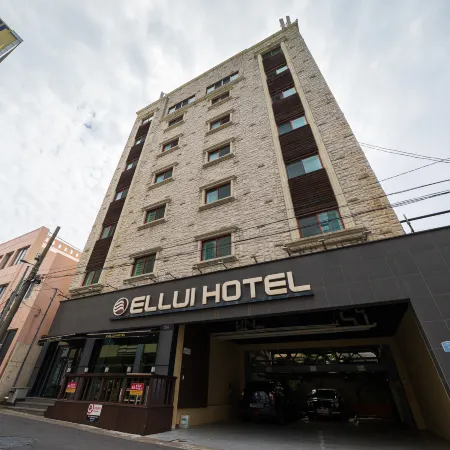Jeju Ellui Hotel Отели рядом с достопримечательностью «Храм Пухеса»