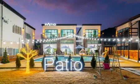 Patio Pool Villa Отели рядом с достопримечательностью «Kyongju Folk Craft Village»