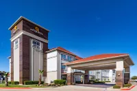 La Quinta Inn & Suites by Wyndham Garland Harbor Point Hotels in Garland