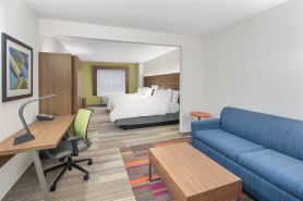 Holiday Inn Express & Suites Palm Bay